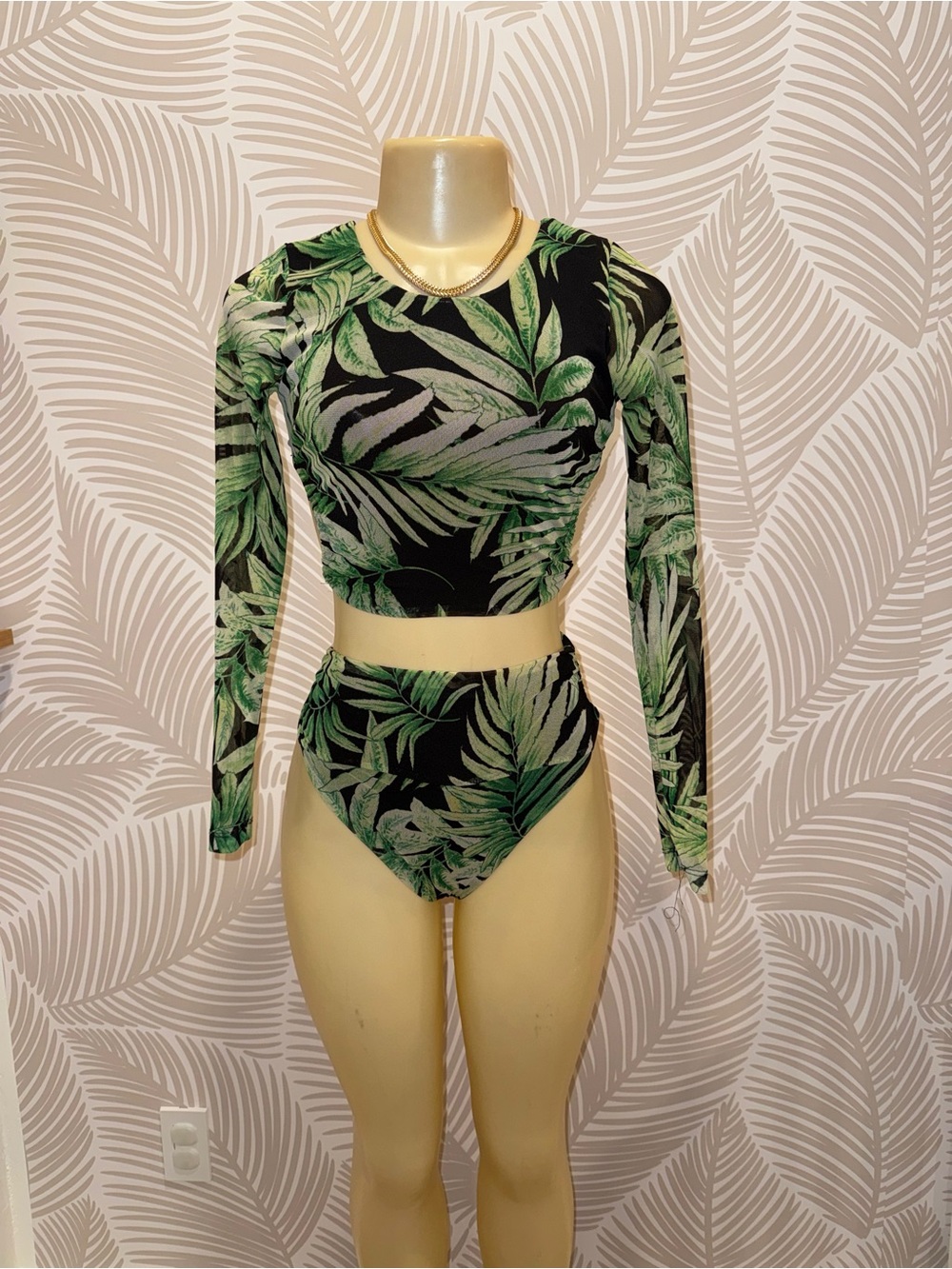 Long Sleeve Tropical Leaf Crop Top - Black & Green